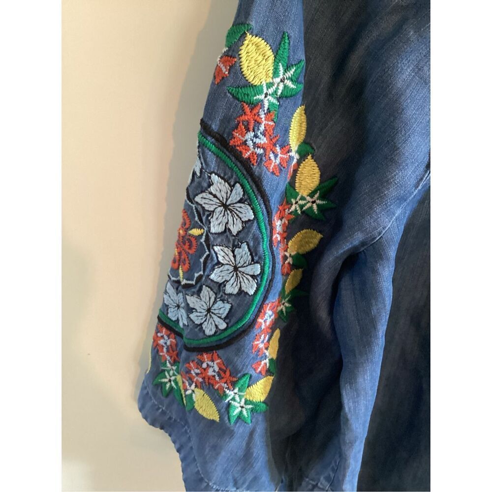 Crown & Ivy Chambray Embroidered Peasant Top Sz M Bohemian Hippie - Picture 2 of 7